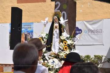 La Viña procesiona a su patrona en la despedida de sus fiestas patronales/Francisco Javier Santana y TA.